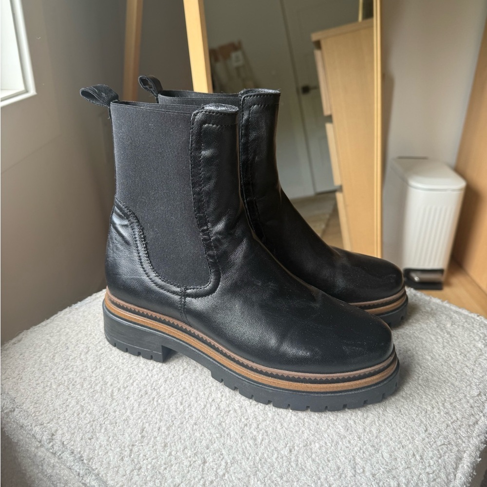 Pull on black boot, EU 39, purchased in Amsterdam, never worn